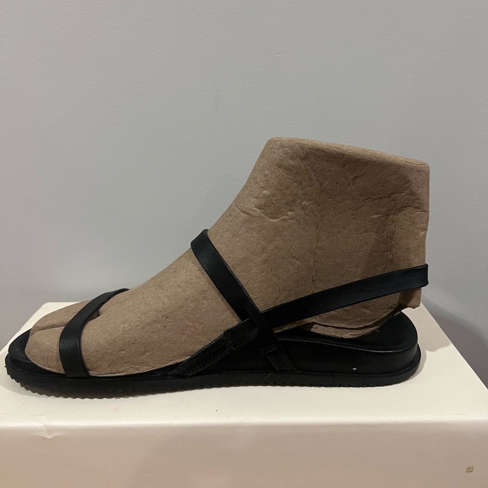 St Agni black Gio sandal 38